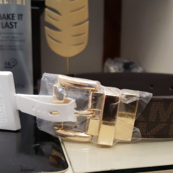 Michael Kors - Picture 2 of 4